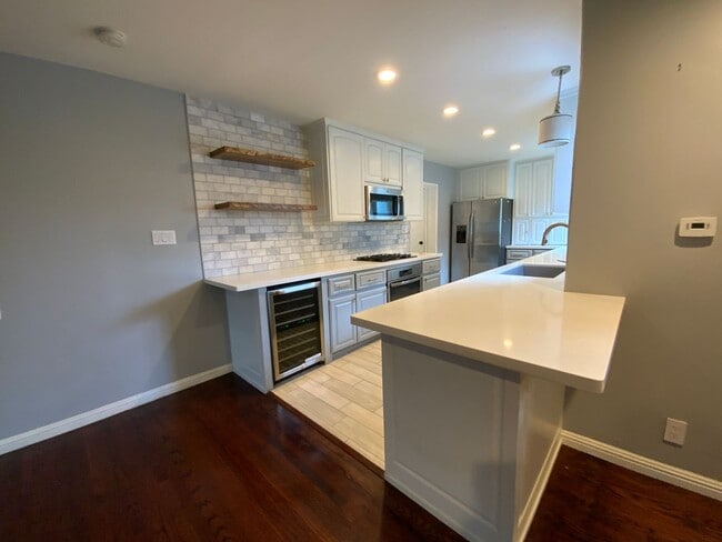 Building Photo - Spacious 3BD Home with Large Backyard, Quartz Counters & 2-Car Garage