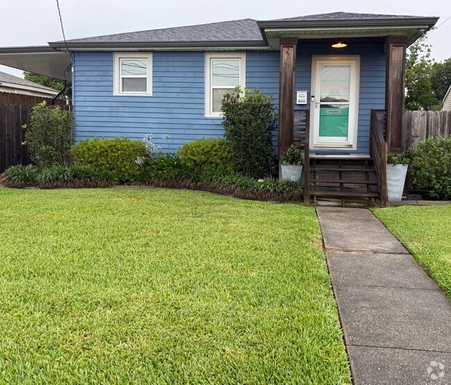Lush lawn and garden with automatic irrigation system - 820 Thirba St