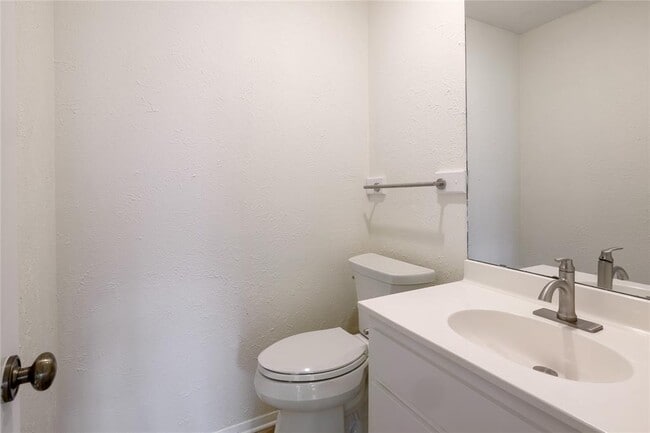 Building Photo - 611 Lido St