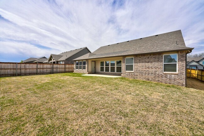 Building Photo - Beautiful Fully Furnished Home in Broken Arrow!