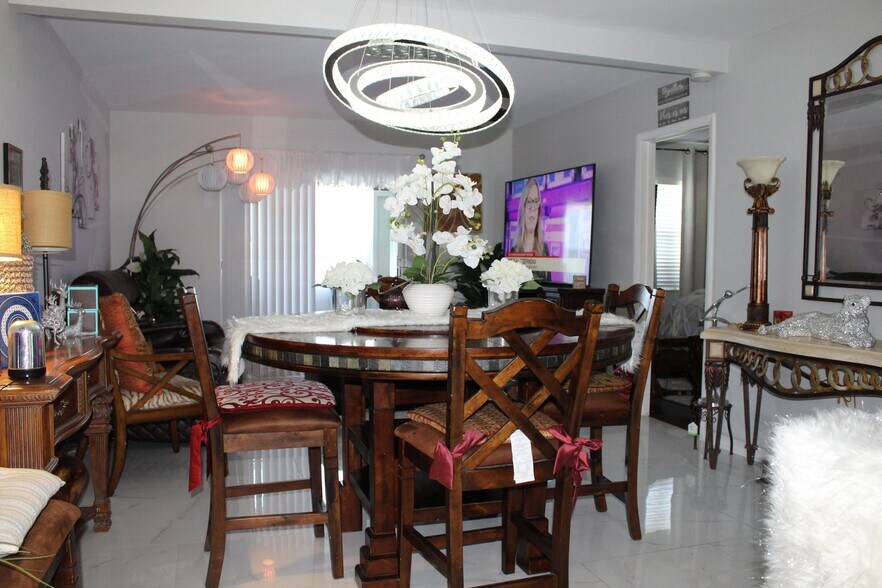 Building Photo - 1113 Lake Ter