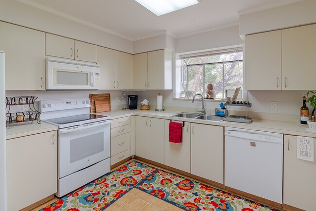 Building Photo - 3014 SW Westlake Cir