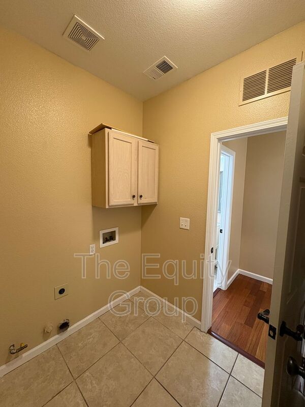 Building Photo - 938 W Encore Dr