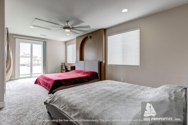 Building Photo - Gorgeous, Large downtown Huntington Beach Vacation Rental