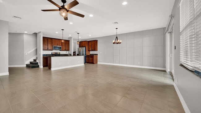 Building Photo - 94 Palm Ln