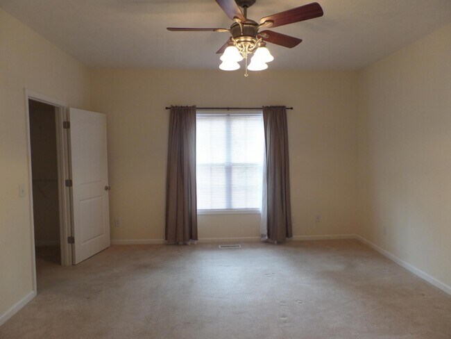 Building Photo - 9 Remington Ln