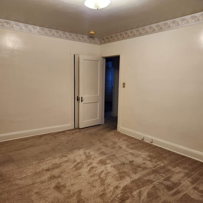 Building Photo - 6004 Edna Ave