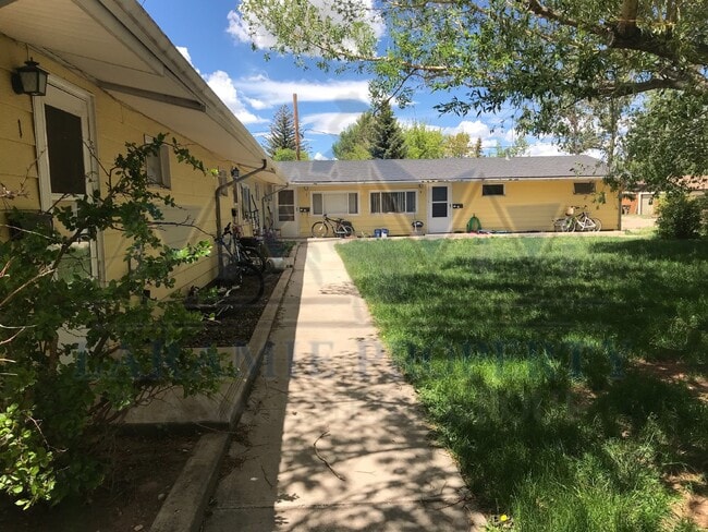 Building Photo - 2 Bed 1 Bath Apartment