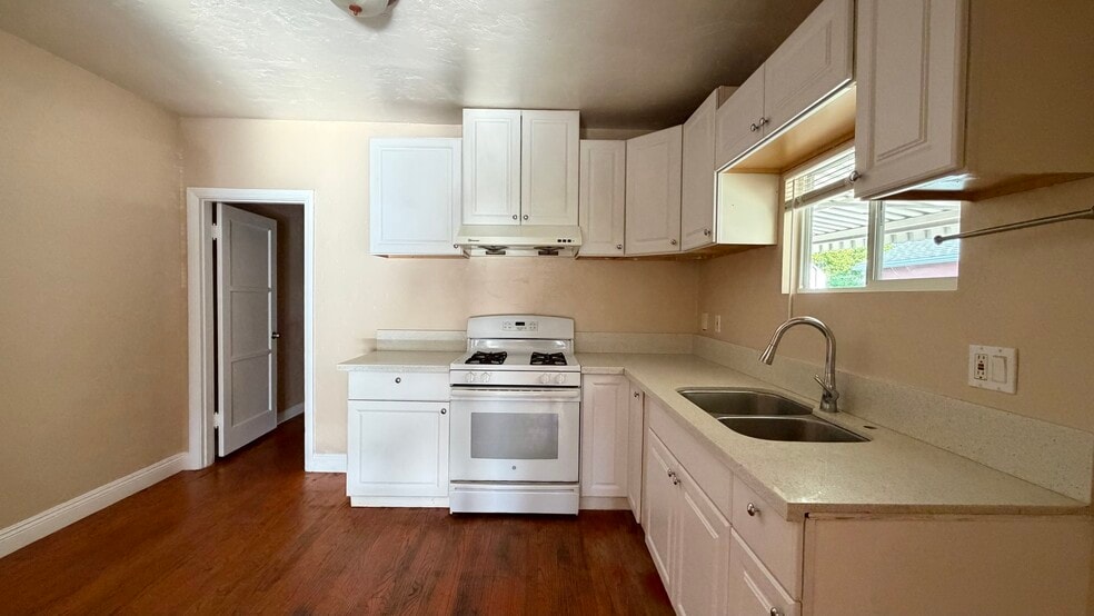 Building Photo - 1034 S 4th St