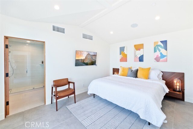 Building Photo - 500 E Balboa Blvd