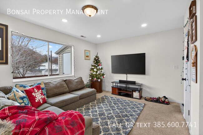 Building Photo - 894 N 160 W