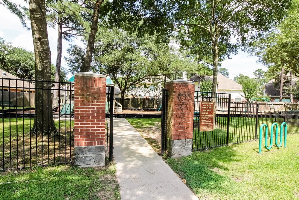 Building Photo - 16206 Hollow Rock Dr