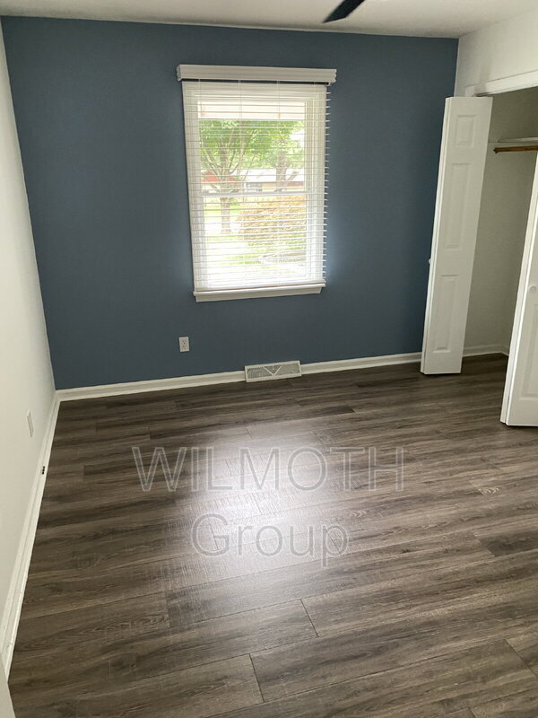 Building Photo - 10336 Orchard Park Dr N
