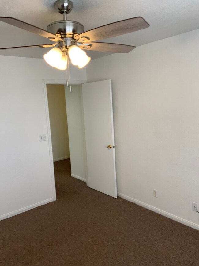 Building Photo - 202 W Mary Jane Dr