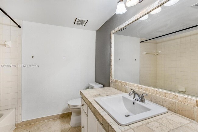 Building Photo - 709 Gardens Dr