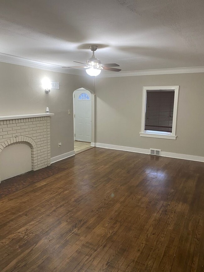 Building Photo - Large Glen Park Home