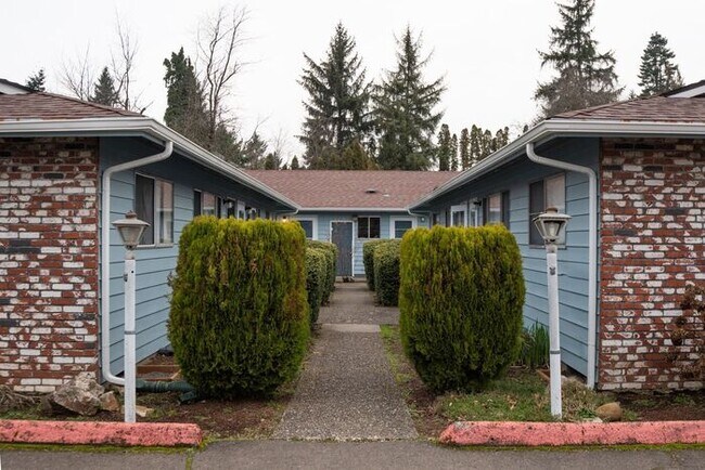 Primary Photo - 15631 NE Glisan St