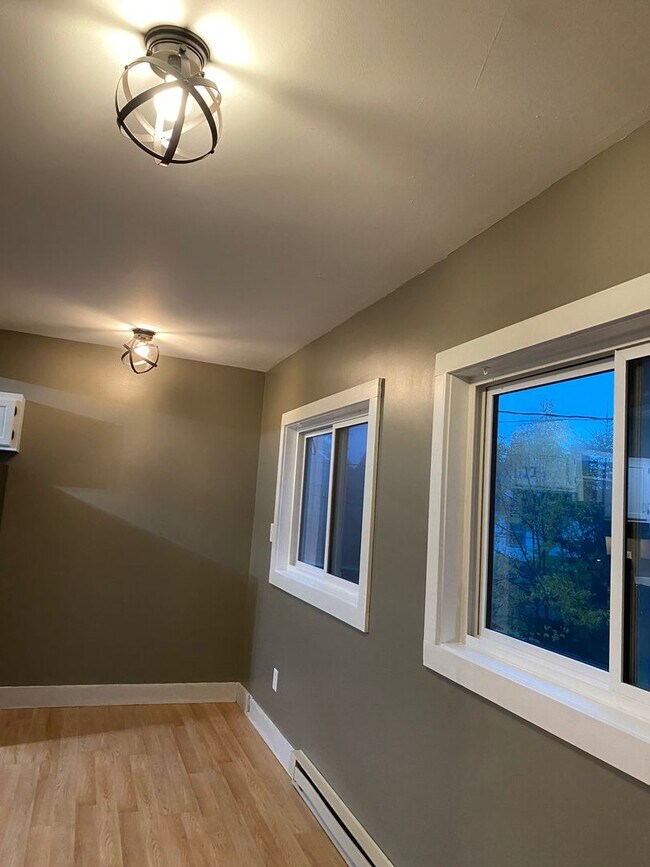 Building Photo - 2016-2018 E 6th Street