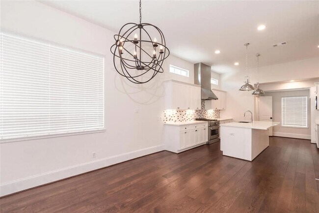 Building Photo - 3821 N Braeswood Blvd