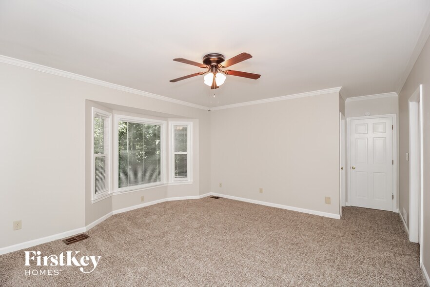 Building Photo - 4927 Castlewood Dr SW
