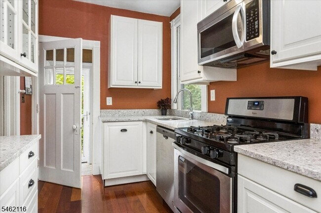 Building Photo - 145 Watchung Ave