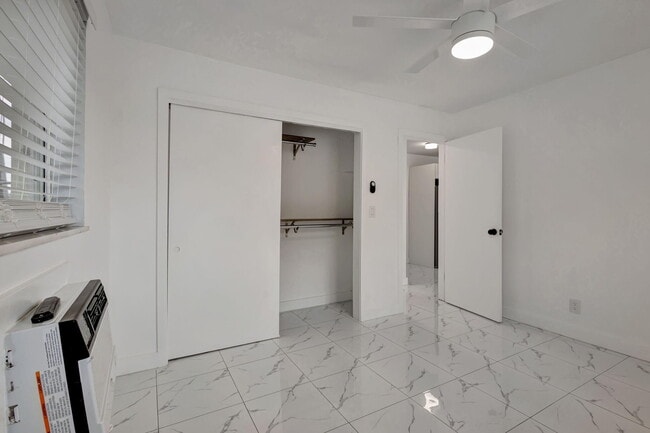Building Photo - 525 S Broadway