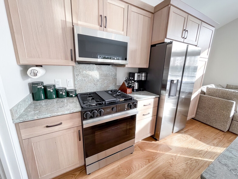 Building Photo - 8073 Outer Dr S