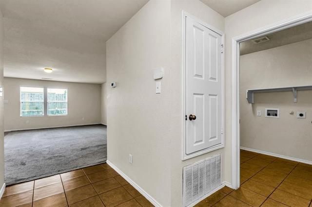 Building Photo - 133 Feverbush Dr