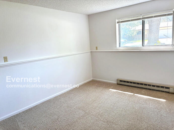 Building Photo - 836 Vanderbilt Ct