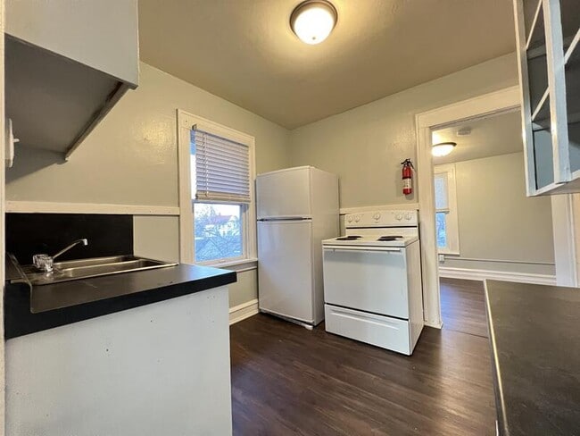 Building Photo - 1503 2nd Ave SE