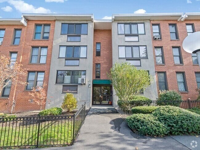Building Photo - 18 Juniper St