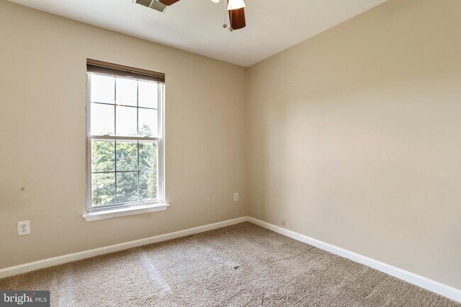 Building Photo - 8818 Papillon Dr