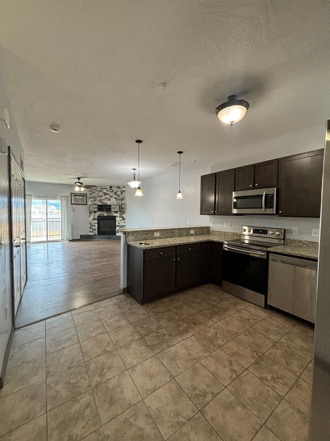 Building Photo - 2 Bedroom 2 Bathroom Condo