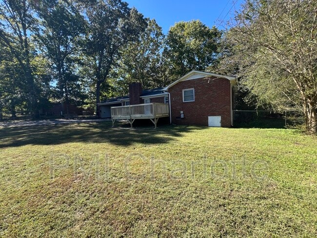 Building Photo - 128 Woodlynn Dr