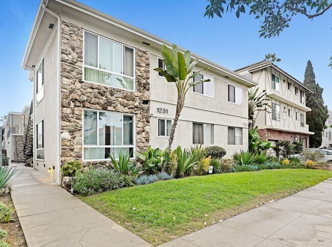 Building Photo - Ramona Apartments