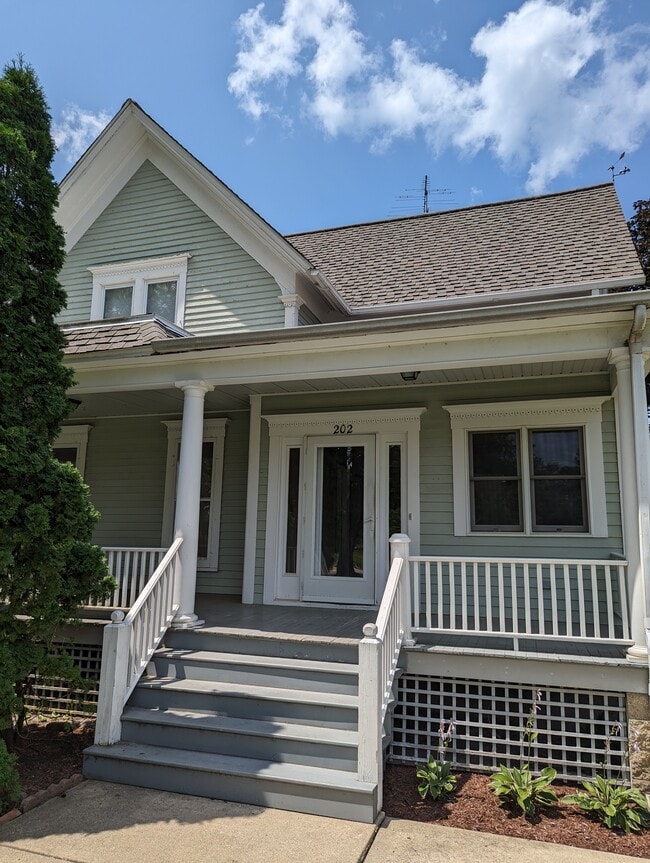 Building Photo - 202 W Cherokee Ave