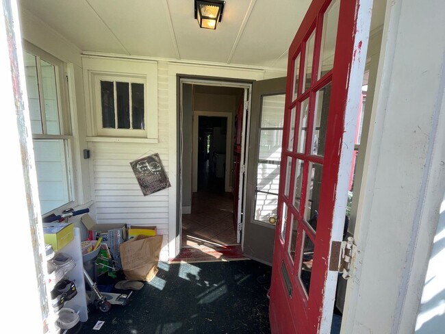 Building Photo - Duluth MN - 6 Bed - 3 Bath - Single Family...
