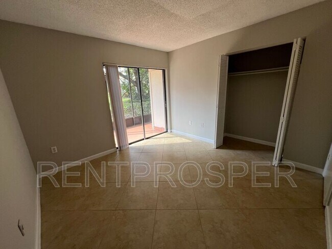 Building Photo - 6075 Village Cir