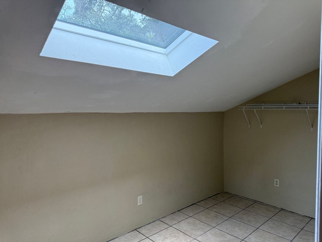 Building Photo - 4304 SW 70th Terrace