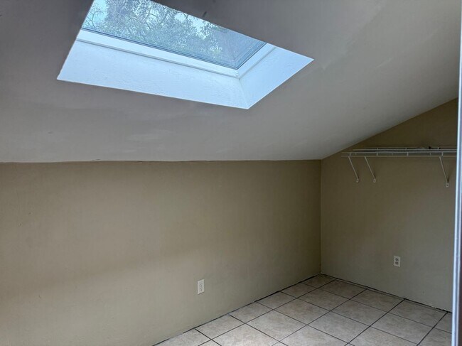Building Photo - 4304 SW 70th Terrace