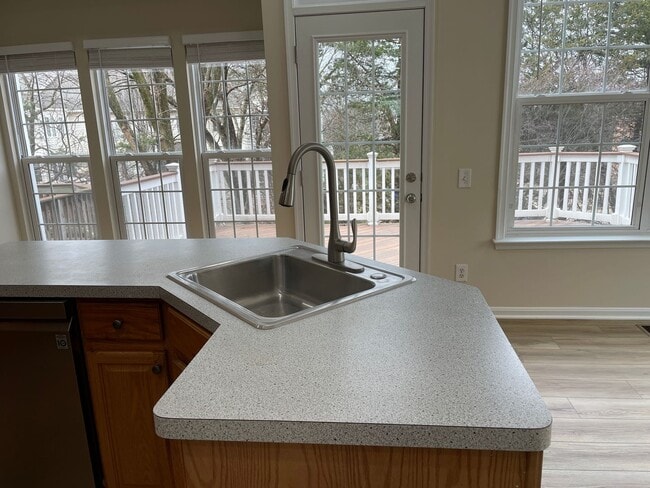 Building Photo - Elegant And Spacious 3 Bed 3.5 Bath Townhome In Vibrant Loudon Parkway Center