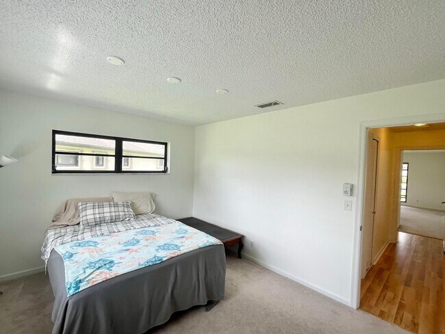 Building Photo - 4961 Dovewood Rd