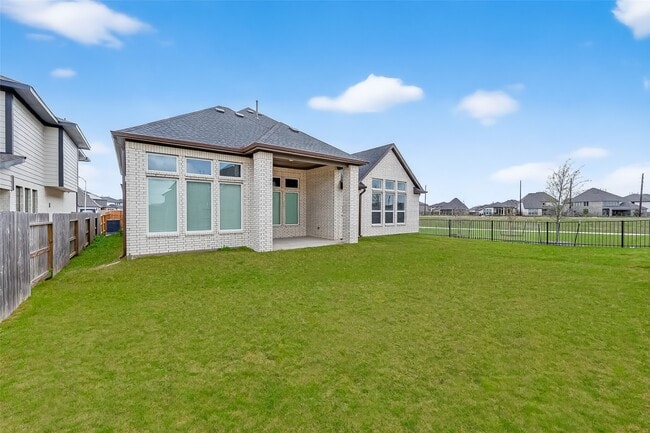 Building Photo - 2022 Serene Spgs Dr