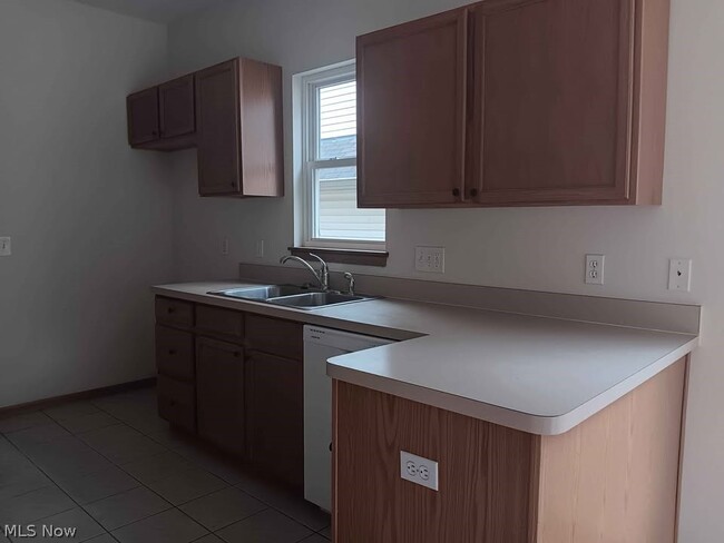 Building Photo - 4183 Westbrook Dr