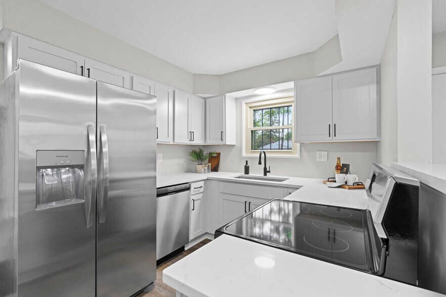 Building Photo - 986 Loretta Ave