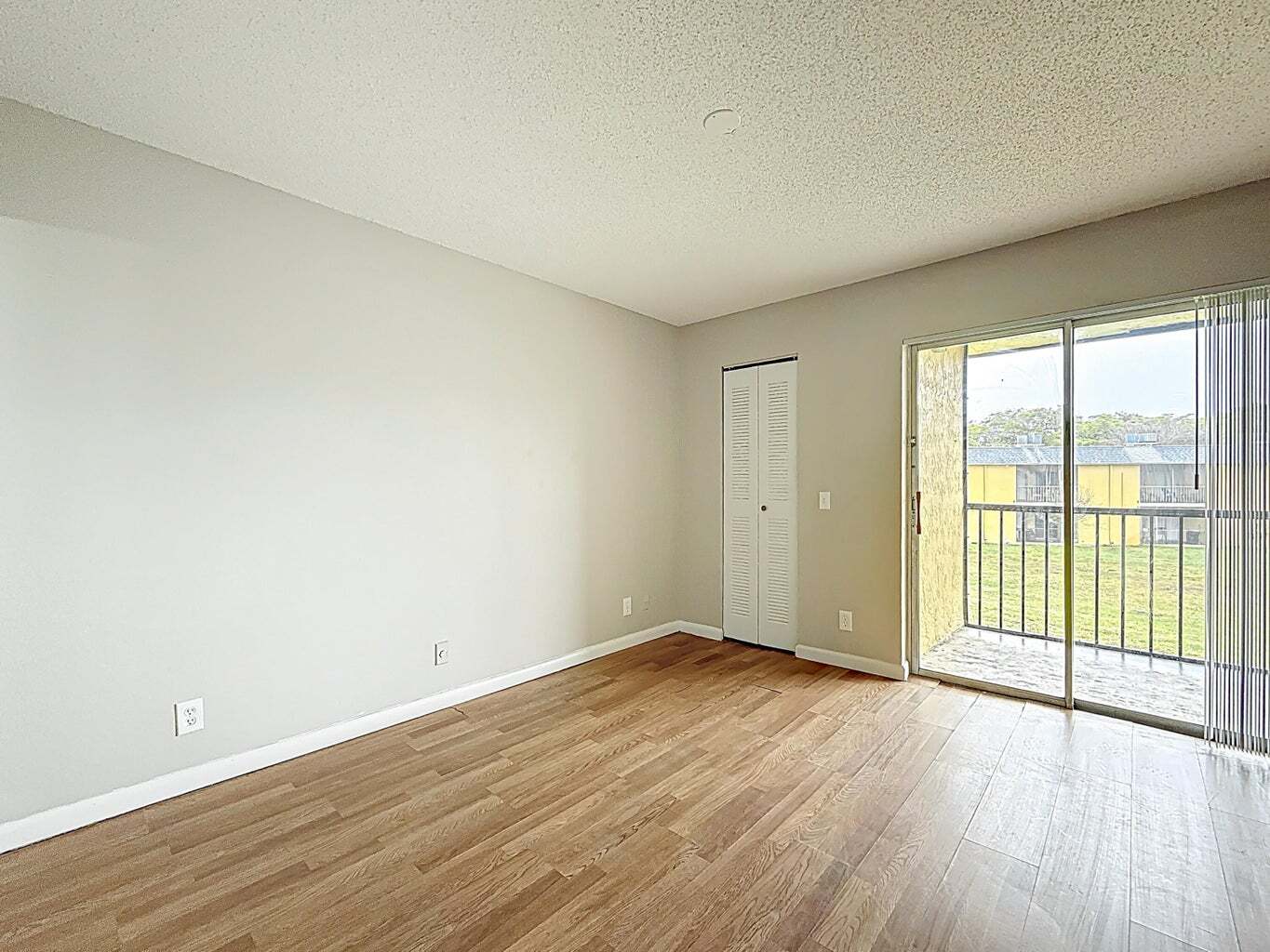 Building Photo - 719 Meadows Cir