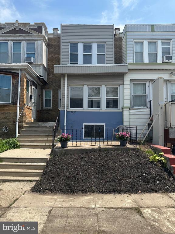 Primary Photo - 2037 S 68th St