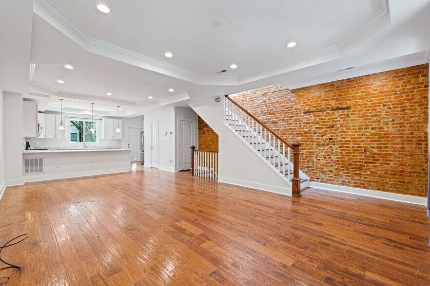 Building Photo - 1110 Orren St NE