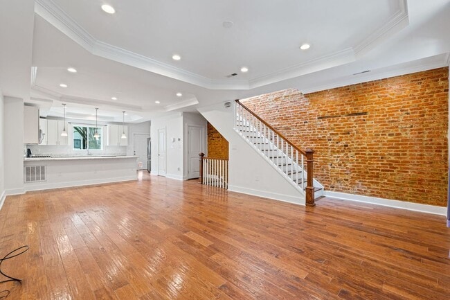 Building Photo - 1110 Orren St NE