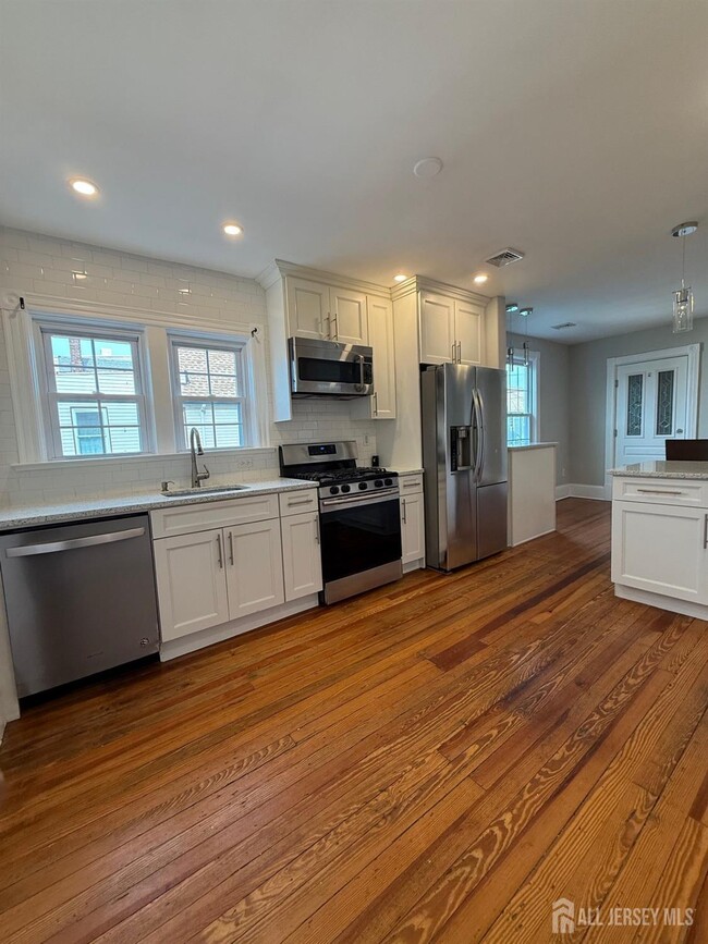 Building Photo - 187 Broad St